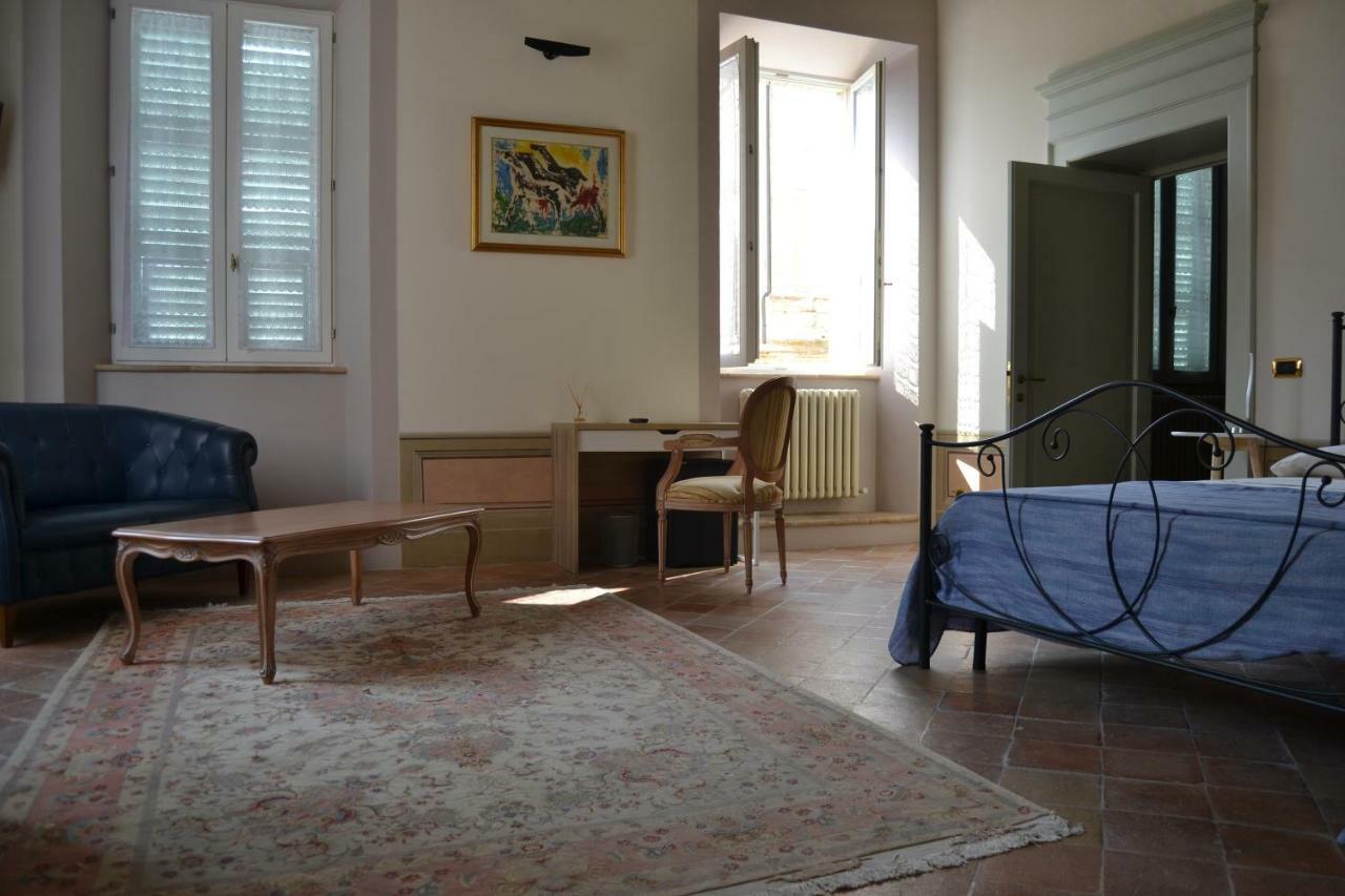 Palazzo Roberti Hotel Monte San Giusto Екстериор снимка
