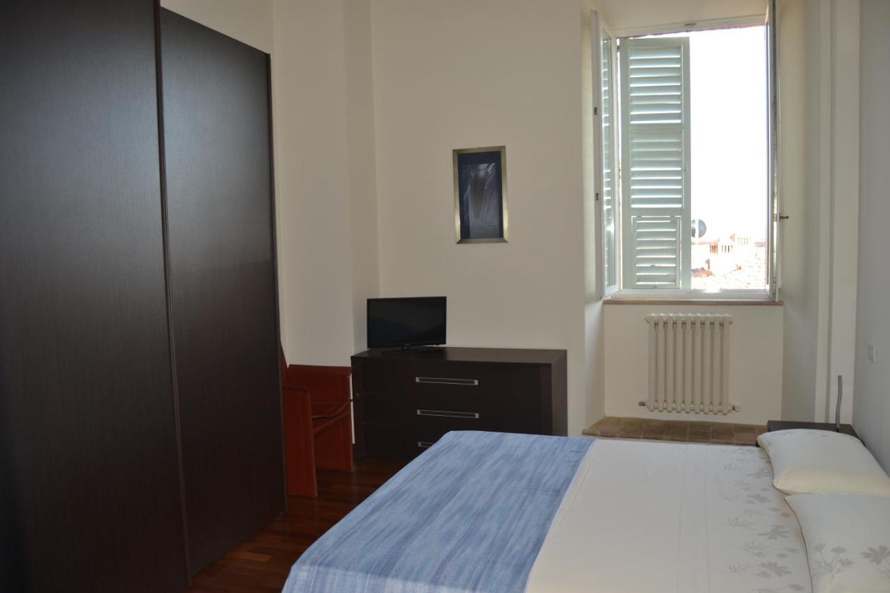 Palazzo Roberti Hotel Monte San Giusto Екстериор снимка