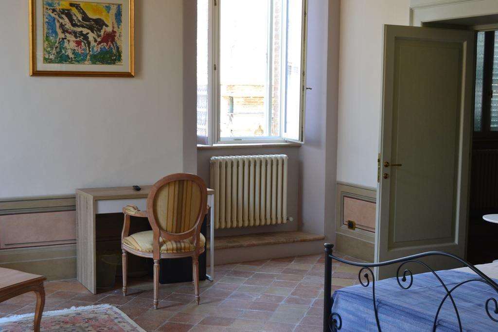 Palazzo Roberti Hotel Monte San Giusto Стая снимка